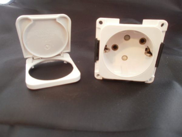 Presa Schuko con Coperchio CBE MP22D B